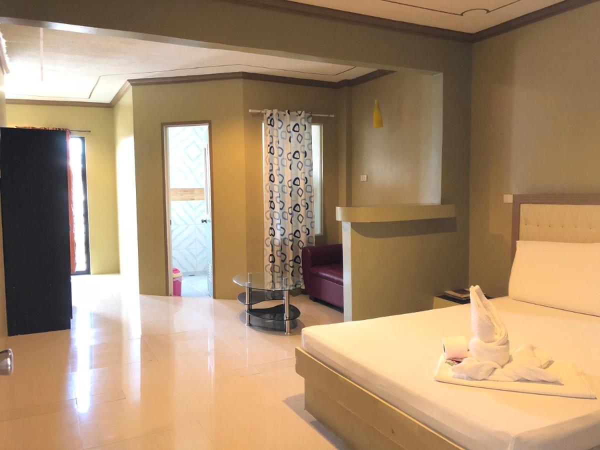Jared Suites Upper Digos エクステリア 写真